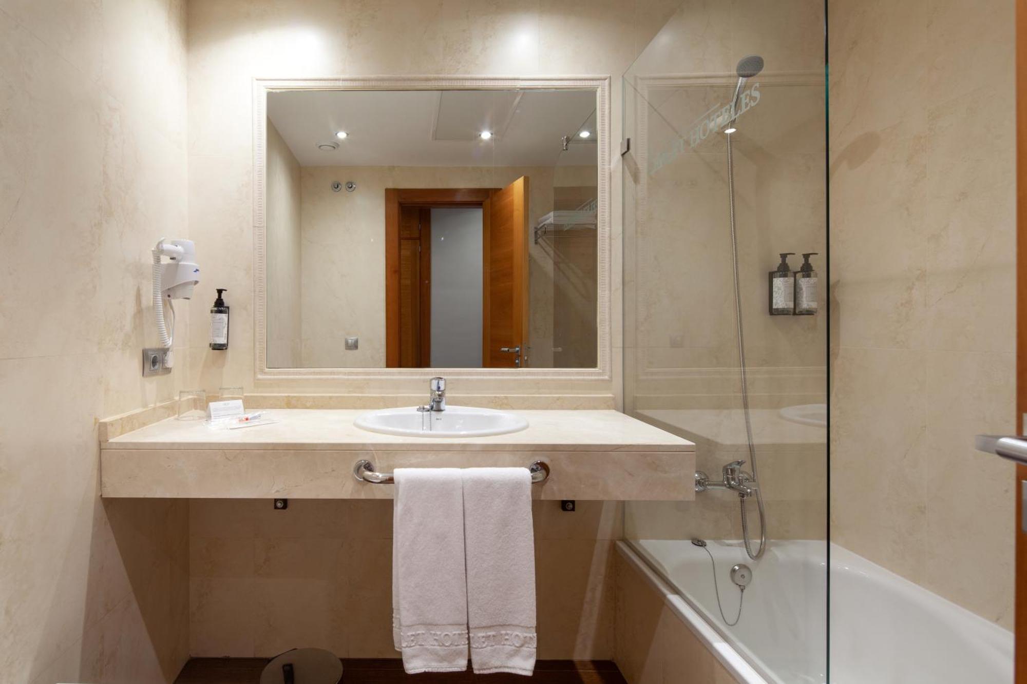 Leflet Sanlucar Hotel Sanlucar la Mayor Ngoại thất bức ảnh